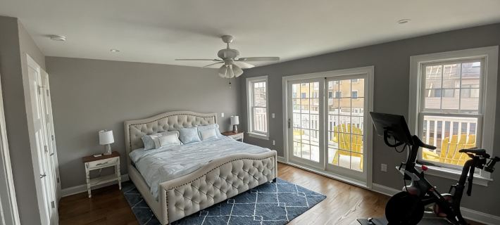 Luxury Multi Floor Single Family with Roof Deck & Hot Tub 4/5 Bedrooms 3.5 Baths Hotels in Toms River