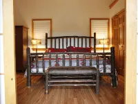 Luxury Mnt. View Cabin with game room, hot tub, fire pit and private ski trails Hotels in Jay