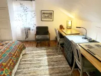 Fun Filmmaker's Bungalow wPool & Pro Screening Room - Wi-Fi
