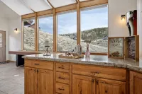 Mountain Home: Hot Tub, Views, Chef's Kitchen, Pet-Friendly. Unforgettable Stay! - 3 stjerner