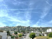 Modern clean relaxing gateway! Close to all LA fun! - Wifi