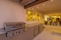 Fire Pit & Hot Tub Near Tempe Attractions - 부티크