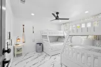 House with Heated Pool and Outdoor kitchen close to Siesta Key Beach!! - 수영장