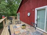 River cabin w access.  close to town. Hot tub! 35 foot deck - 4-Star