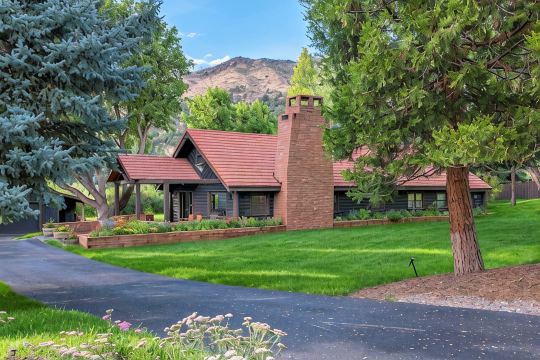 Historic Log Cabin- Downtown Basalt, Aspen Skiing Nearby, Gold Medal Fishing