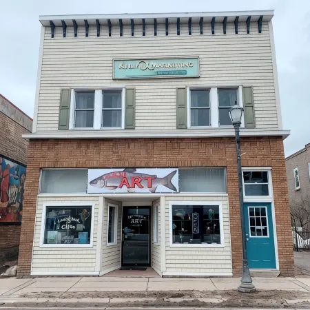 2-Bedroom Luxury Loft in the Heart of Downtown Munising