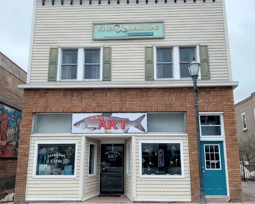 2-Bedroom Luxury Loft in the Heart of Downtown Munising Hotéis em Munising