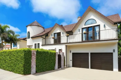 La Jolla Beach House. 2 Minute Walk to the Beach! - 5-Star