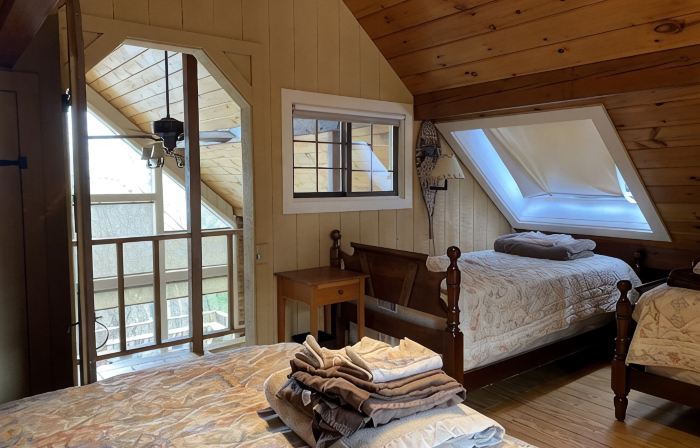 Fabulous Mountain View Chalet close to Everything in North Conway.  Pet Friendly