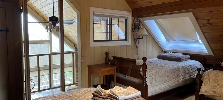 Fabulous Mountain View Chalet close to Everything in North Conway.  Pet Friendly Отели в г. Бартлетт