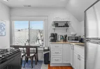 The Cushman House A: Unit A near 6th Ave UPS UW Ruston - مطابخ
