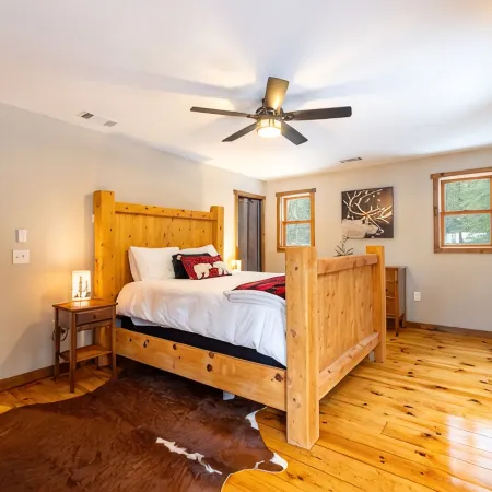 A Charming Chalet with Hot Tub 1 Mile to Mt. Snow