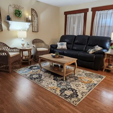 Peaceful Country Garden Suite in the rolling hills of Gambier