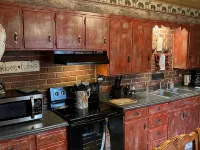 Mountain Cabin walking distance to Park and Brewery. Level off street parking. Hotels in Cloudcroft