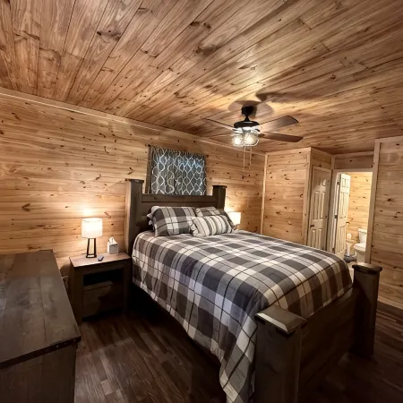 New Cabin built in 2022. 2 minutes away from multiple trailheads!  Sleeps 8