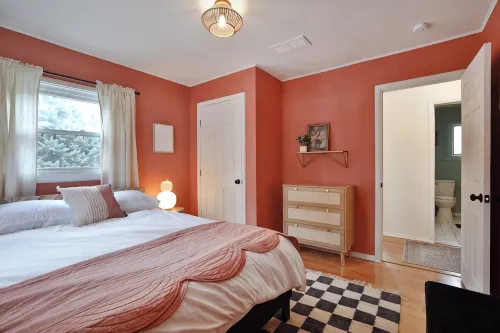 THE GOOD PLACE - Uptown Westerville's Premier Vacation Home - Colorful & Cozy - Wifi