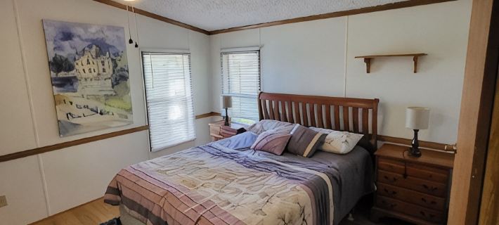 Peaceful home on little Round lake near EAA, Iola car show & the Packer Stadium. Hotels in Waupaca County