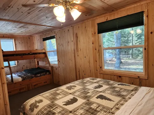 Lakefront Cabin on Snowmobile/UTV Trails - Wifi