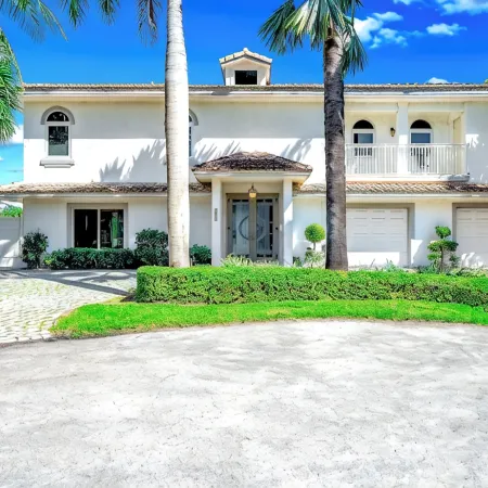 Waterfront Antique Mansion! Heated Pool+Hot Tub!