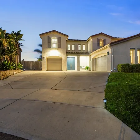 Resort-style Home with stunning views, pool, hot tub, putting green