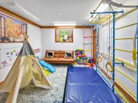 Luxury Cabin w/Heated Pool, 22Min to 7 Springs, HotTub, Sauna, Game Room & Views - Chalets