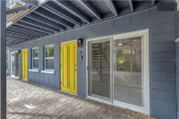 1st floor apt A. 1 mile from waterfront and downtown. Just 2 miles from beach! - Apartments