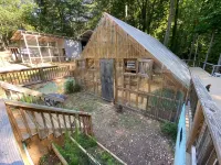 Sticks & Twine great cabin on a working farm on Paris Mountain close to it all - Hytter