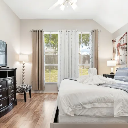 Spacious 5Br 2 Bath Jetted Tub 16 Miles to Dallas Stadium