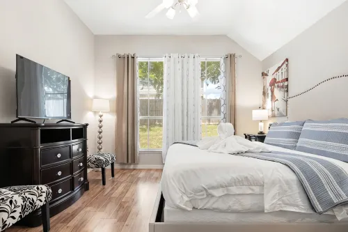 Spacious 5Br 2 Bath Jetted Tub 16 Miles to Dallas Stadium - 3성급
