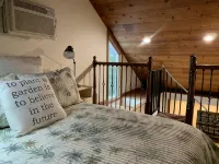 Einstein Lounge in Downtown - 2 BR w Loft and Fenced Yard - 3-Star