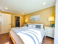 Monterey County Seaside, Bungalow Minutes from the Ocean ! - 3-Star