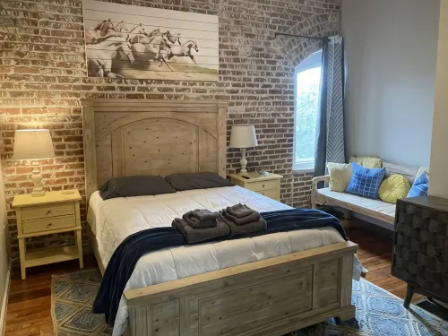 Wanderlust on Congress 2B 1 1/2bath in heart of the historic district - บังกะโล