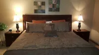 Mogul Hut - Sleeps 6 - King + Queen + Full Size Bunks - Indoor Pool & Hot Tubs - Wifi