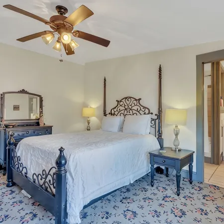 ★Private terrace & parking ★ at this Historic 1800's Townhome in ❤︎ of City