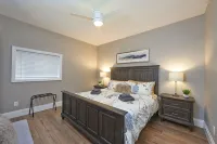 SRS  Sunrise Suite ~ Private 2 King Apartment with Parking - Apartments