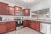 Your Home Away! Offering Free Heated Pool ! Close to Almost Everything! - Bathtub