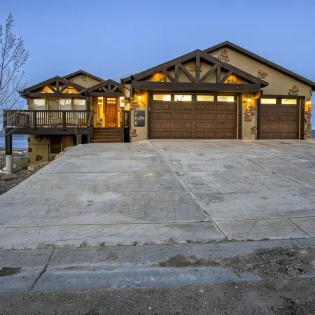 The "Big House" with.. Indoor Basketball, Trampoline and Play set, Theater Room