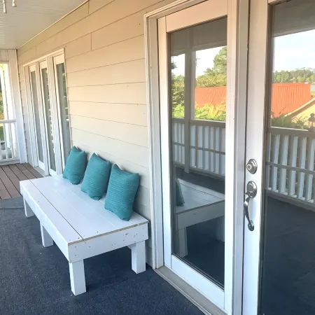 Waterview Retreat - In town convenience with beautiful Lake & Mountain Views