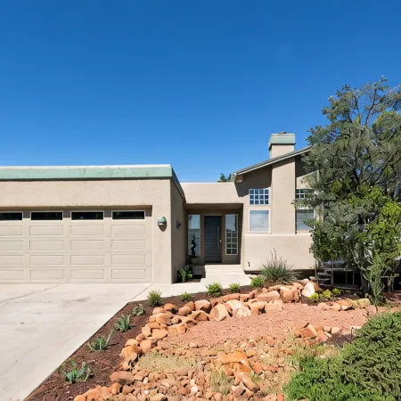 Luxury West Sedona Home - close to hiking trails with a view of Coffee Pot