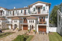 Luxury Villa • 4 Bedrooms & 4.5 Bathrooms • Easy Walk to Beach & Dining - 4-Star