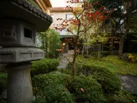 Harumiya Ryokan - parking