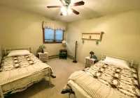 Spacious family home with quick & easy access to outdoor trails. - 3-Star