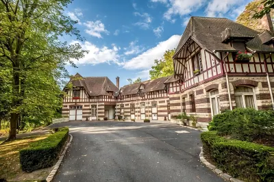 Le Château de la Tour Hôtels à : Oise