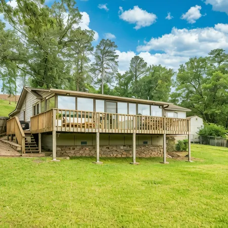 Cozy Lakefront House on Lake Hamilton