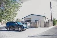 Clean & Comfy Casita with Super Fast WiFi, A/C, Private Patio and Parking. - บังกะโล