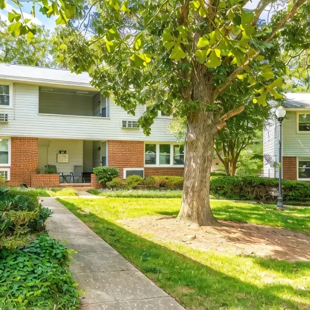 Comfortable and Quiet Condo near the Village and NC State