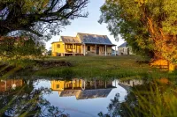 Ratho Farm - Ramah Hewan Peliharaan