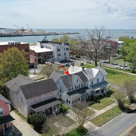 2 Blocks to Beach, Dog Friendly, Fenced Yard, Firepit, Fireplace,Renovated