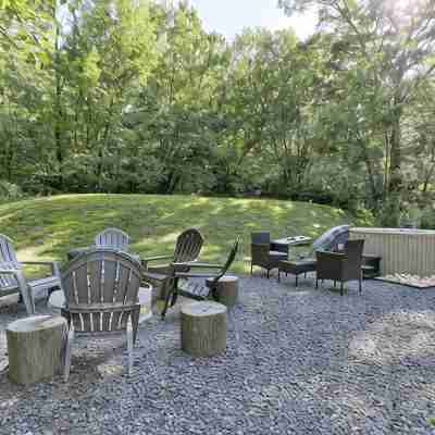 Large Private Rustic Retreat w/hot tub, fire pit, game room Hotel Exterior