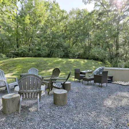 Large Private Rustic Retreat w/hot tub, fire pit, game room